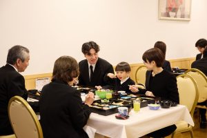 葬儀会食